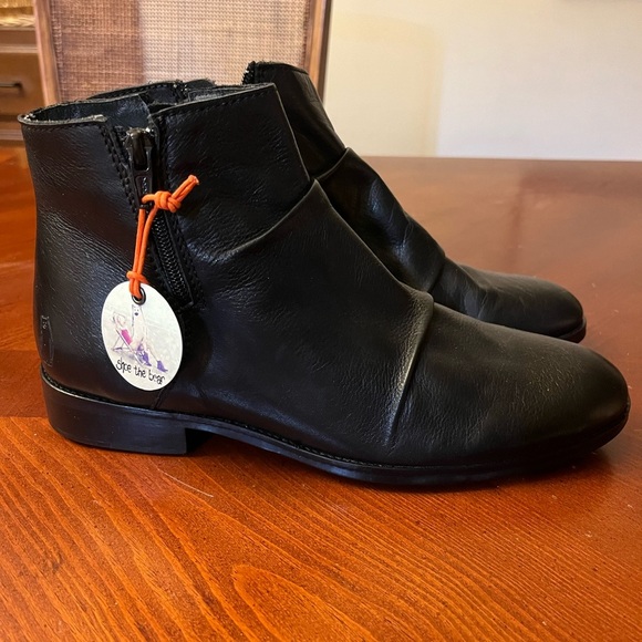 Shoe the Bear Women’s Black Chelsea Boots Size 38 (7.5-8) NWT - Picture 1 of 9